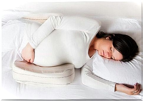 Lying on your left side is the most recommended posture for sleeping during pregnancy