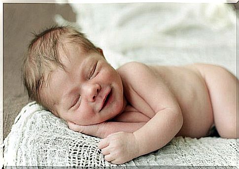 Deep sleep is one of the behaviors of the newborn in the first months of life