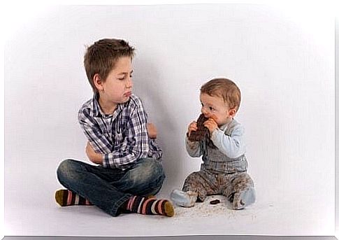How to avoid jealousy when a little brother arrives