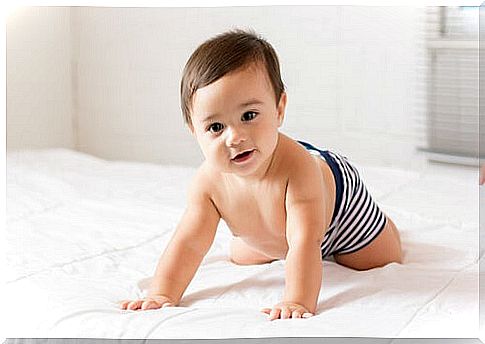 Learning to crawl: the benefits for the baby