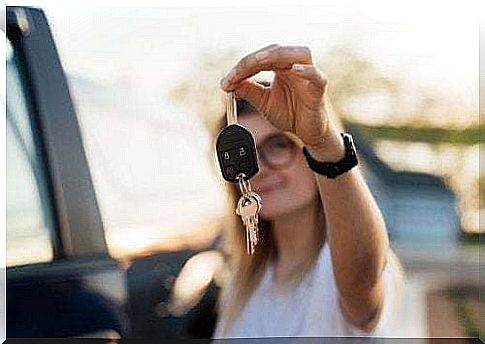 Legal aspects concerning adult children: daughter shows the car keys