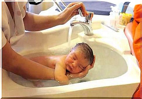 How to bathe the newborn