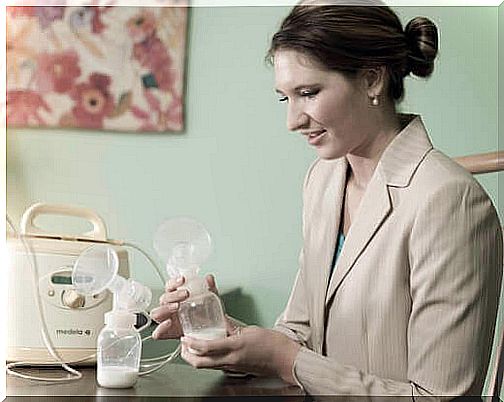 Woman learning to use the breast pump